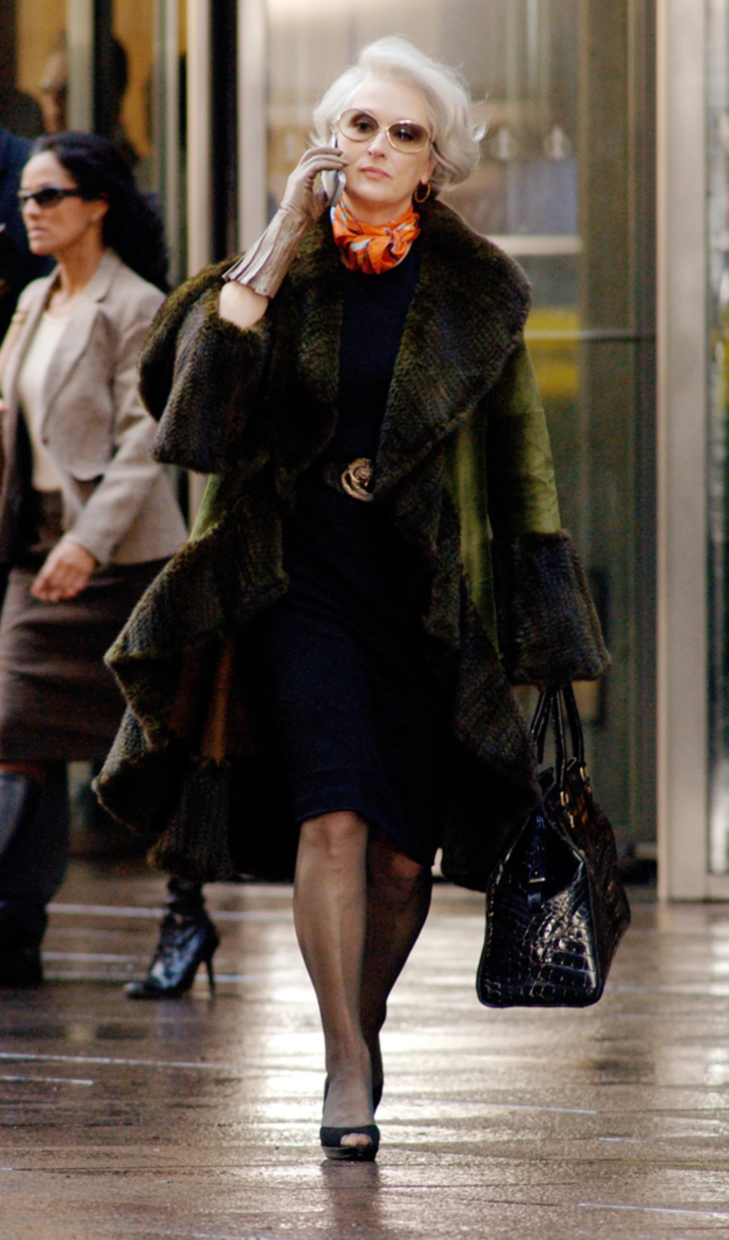 Mỹ nữ tóc bạc Meryl Streep: Ngoài 75 tuổi vẫn không bớt đẹp và sành điệu 2 1761075928 502 My nu toc bac Meryl Streep Ngoai 75 tuoi van