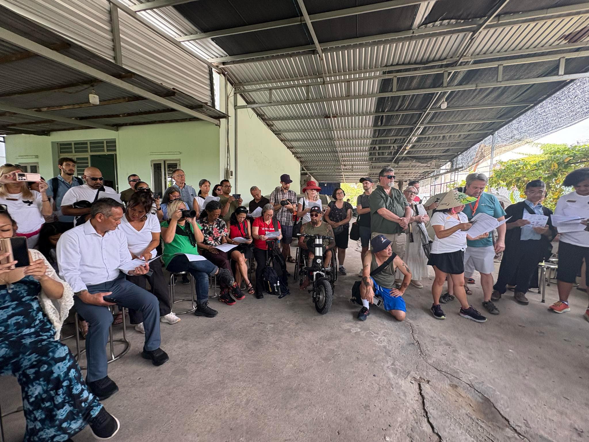 Hàng trăm người con nuôi gốc Việt từ khắp thế giới về tưởng niệm 50 năm ngày máy bay Babylift rơi - Ảnh 2.