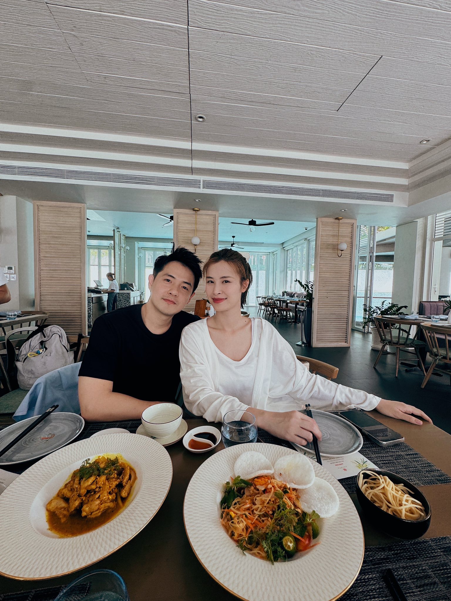 Nữ ca sĩ lấy chồng Chủ tịch, dùng 2 máy bay chở 500 khách dự đám cưới, sinh con liền sắm siêu biệt thự - Ảnh 5.