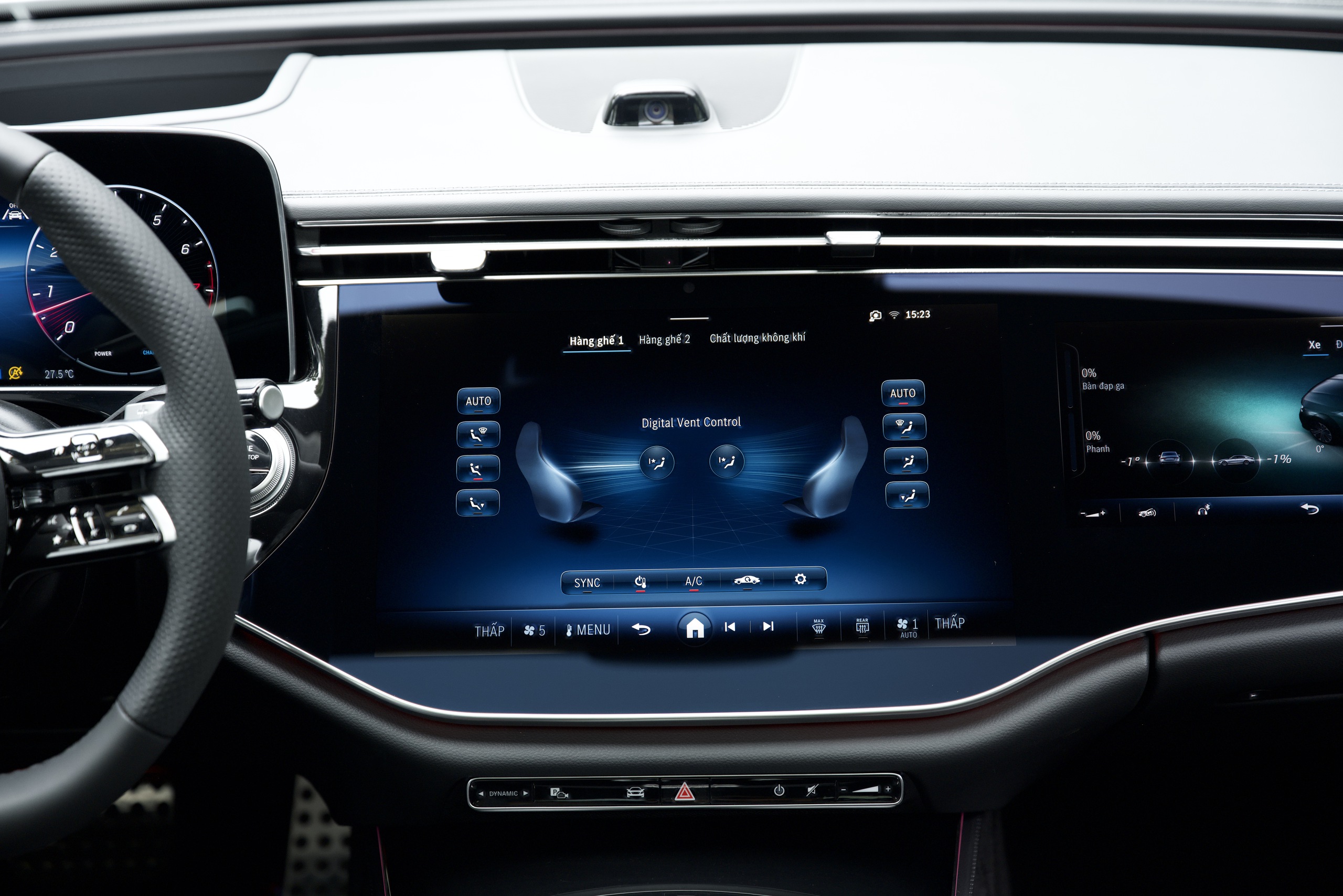 Mercedes tiếp tục lắp ráp E-Class tại Việt Nam, lần đầu có camera selfie trên bảng táp lô - Ảnh 2.