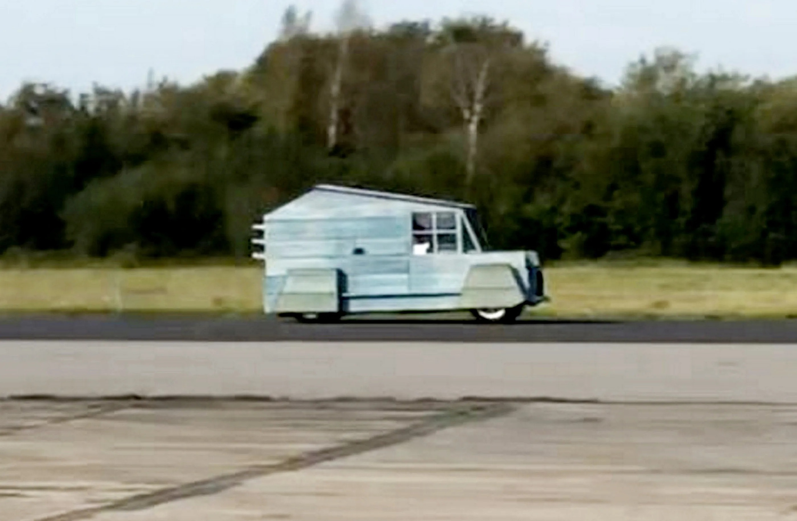 Nhà di động phá kỷ lục tốc độ: Nhà tự chế thô sơ nhưng tốc độ ngang xe đua - Ảnh 8.