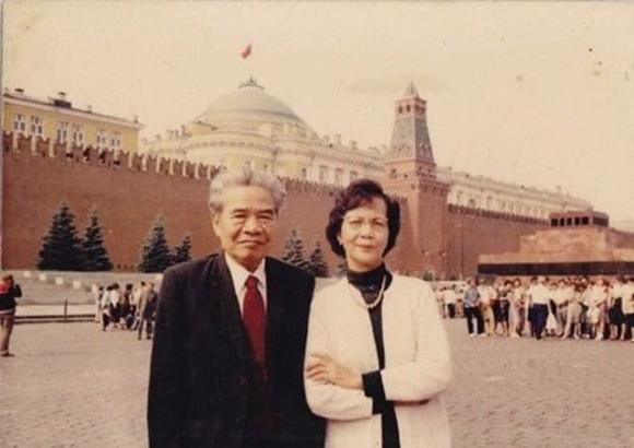 Gia đình duy nhất Việt Nam có tới 3 người được lấy tên đặt cho tên đường ở Thủ đô: Thế hệ kế cận làm Thiếu tướng, Giáo sư, Tiến sĩ 2 Gia đình nổi tiếng thủ đô, hoàng đạo thuý