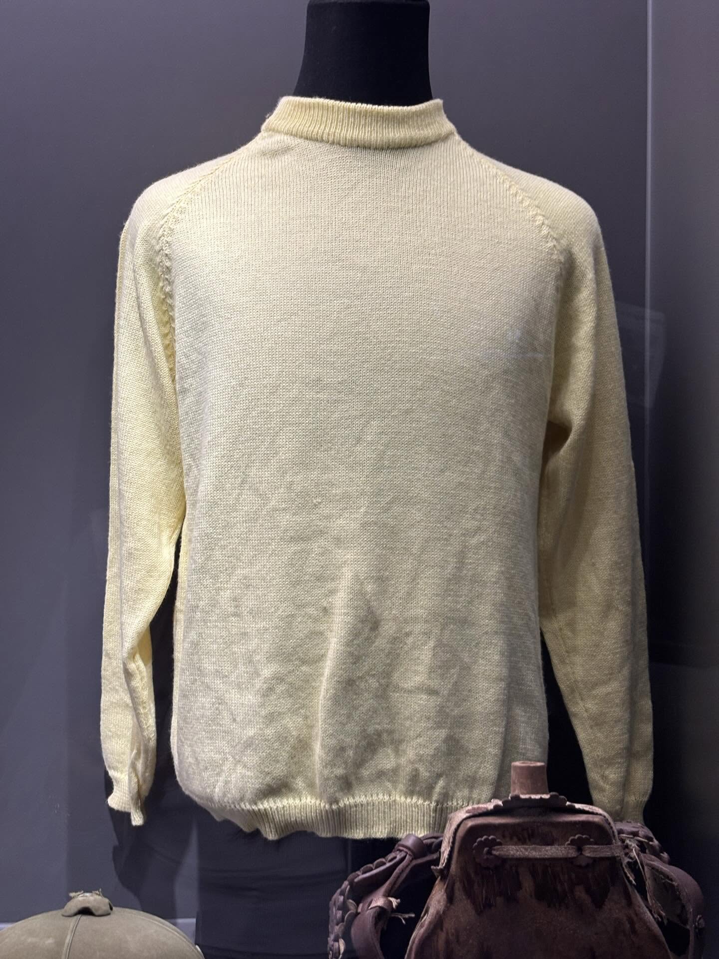 Giới trẻ choáng với hiện vật của Bảo tàng Lịch sử Quân sự Việt Nam: Các cụ xưa mặc như fashion show vậy!- Ảnh 5.