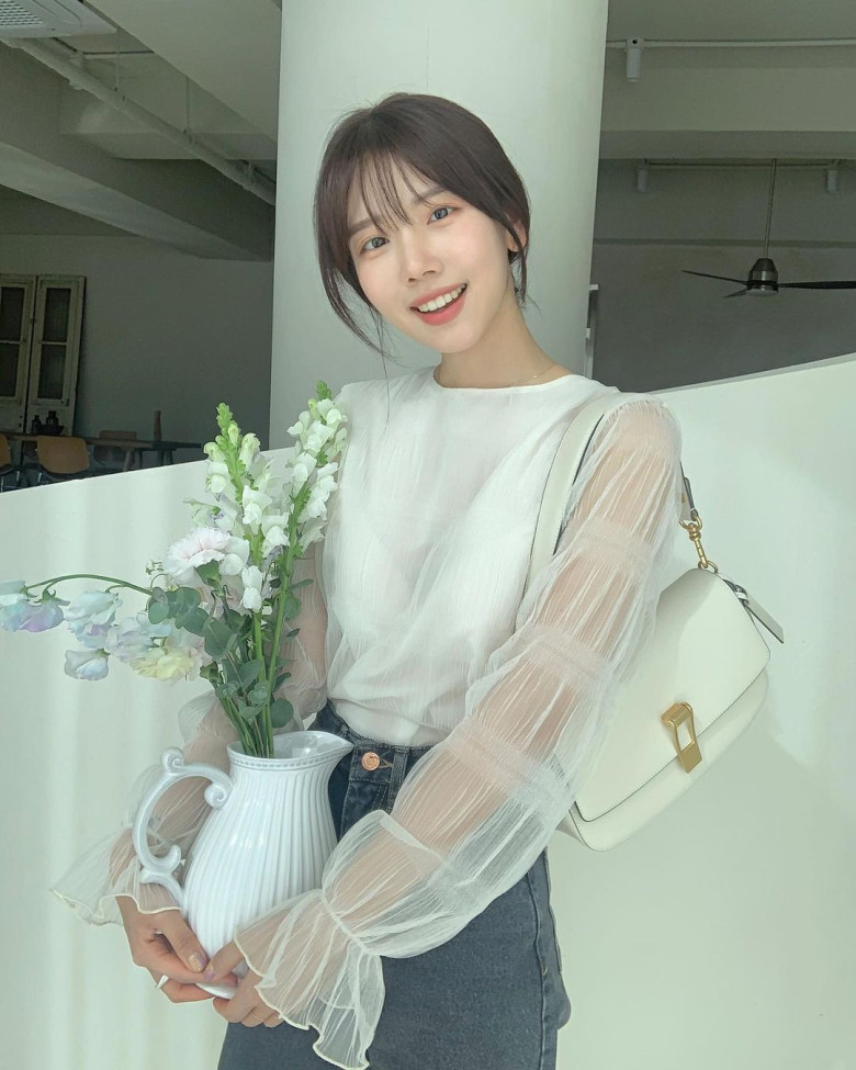 1 chỉ vàng 16 triệu, iPhone 45 triệu: người trẻ mới ra trường sống sao giữa cơn bão tiêu dùng? 2 1 chỉ vàng 16 triệu, iPhone 45 triệu: người trẻ mới ra trường sống sao giữa cơn bão tiêu dùng? - 2