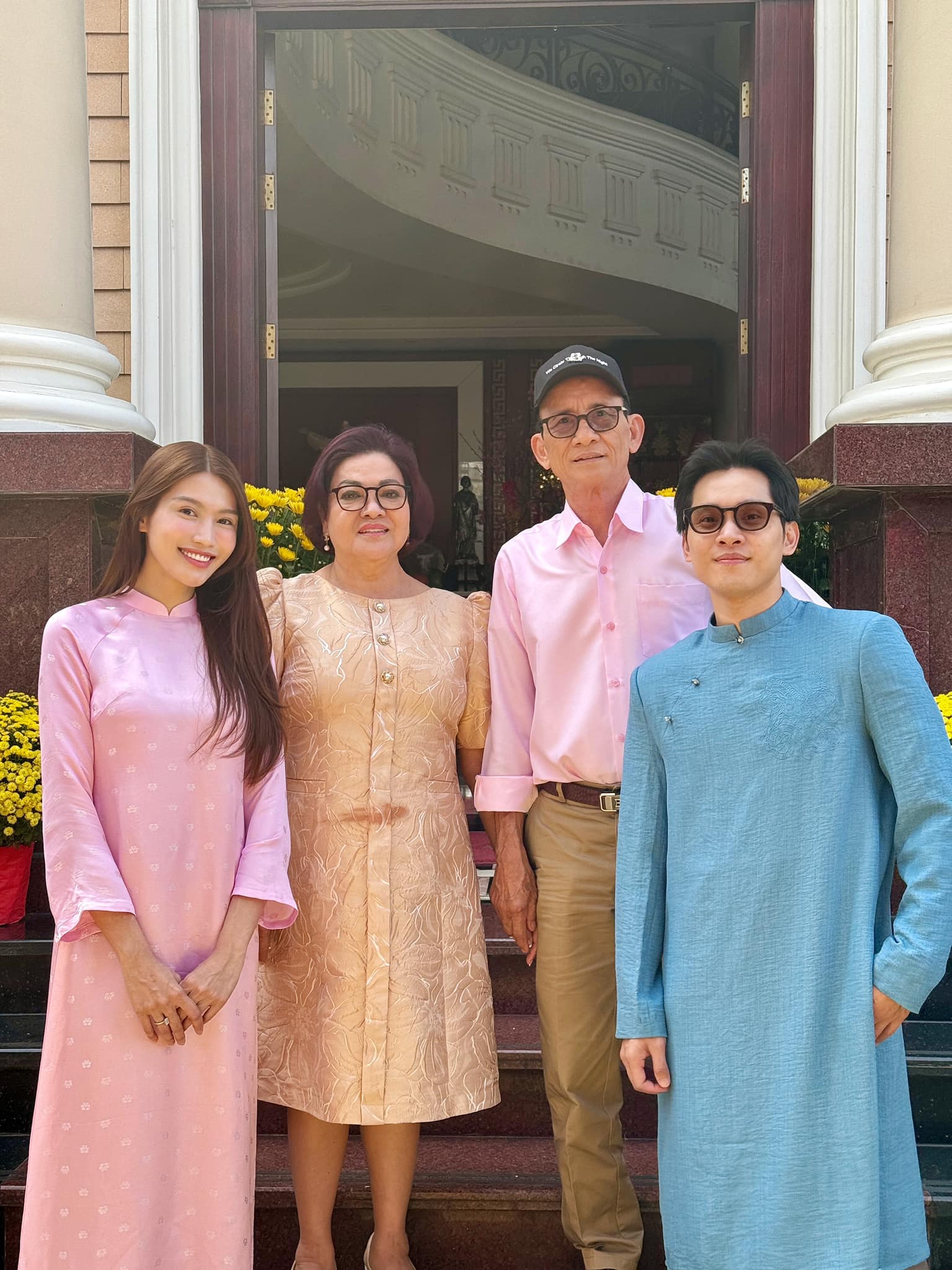 Chế Nguyễn Quỳnh Châu – “nàng dâu hào môn” giản dị bậc nhất Vbiz - Ảnh 2. Chế Nguyễn Quỳnh Châu – “nàng dâu hào môn” giản dị bậc nhất Vbiz - Ảnh 2.