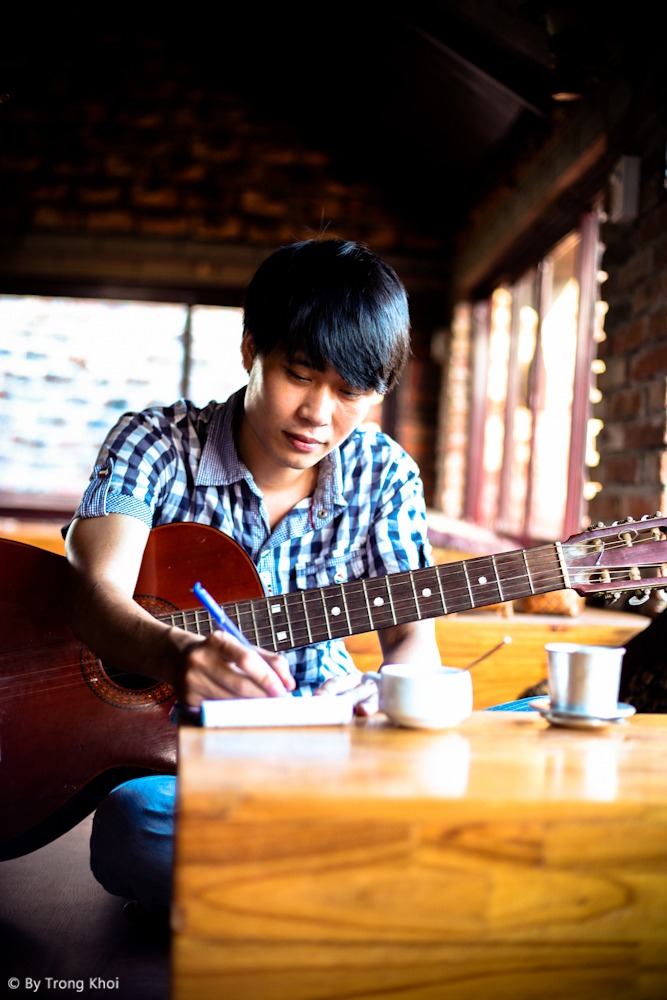 1761124155 431 Gap go Do Thanh Tung dong tac gia ca