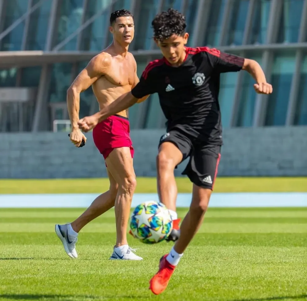con-trai-ronaldo-len-tuyen-bo-dao-nha (2).jpg