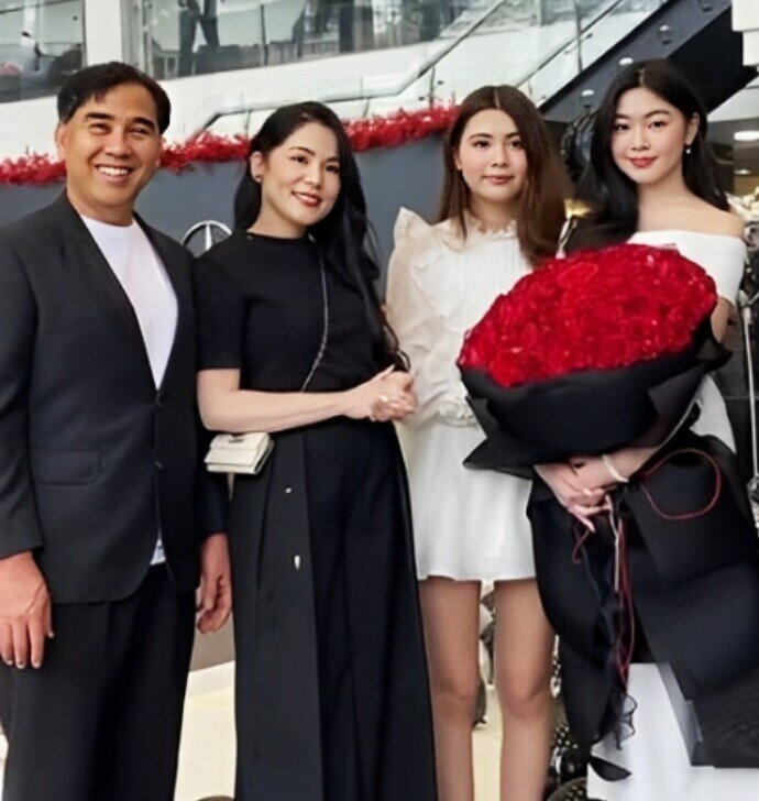 Lọ Lem cho biết việc mua xe có sự giúp đỡ từ bố mẹ.