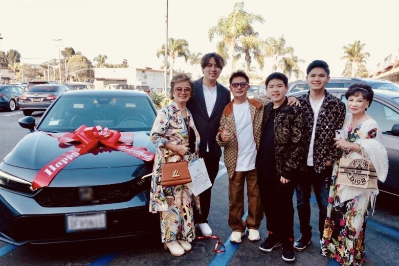 Bằng Kiều mua xe mới để mừng con trai vào đại học luật.