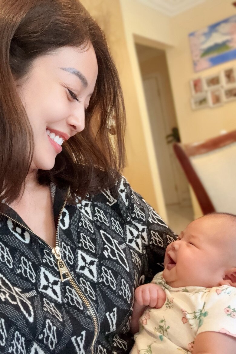 Nàng hậu được ủng hộ khi bày tỏ mong muốn sinh thêm con thứ 5.