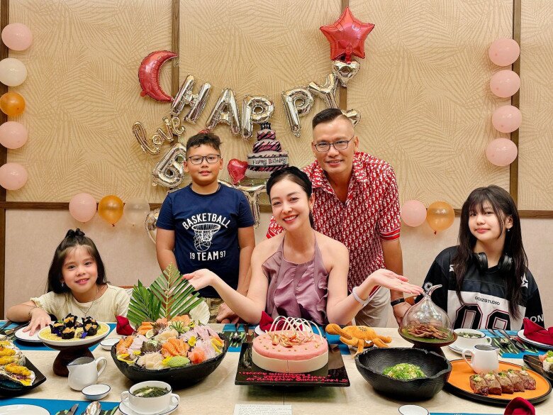 Jennifer Phạm và đại gia Đức Hải có 3 con đủ nếp đủ tẻ.