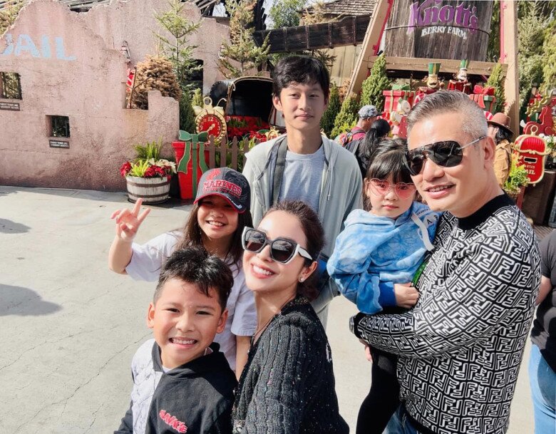 Đại gia Đức Hải hết lòng yêu thương con riêng của vợ.