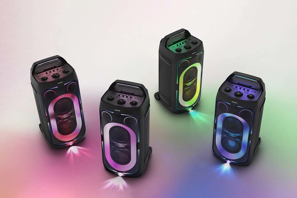  
Hiệu ứng ánh sáng độc đáo của loa tháp di động Samsung giúp thăng hạng trải nghiệm karaoke của nhiều gia đình.