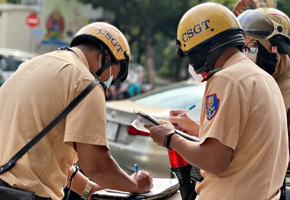 chống đối người thi hành công vụ, vi phạm giao thông, mức phạt chống đối người thi hành công vụ