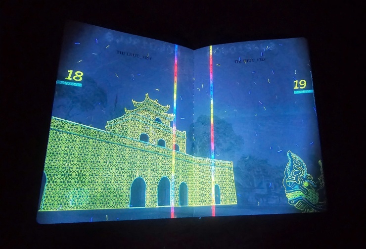 Loạt hình ảnh gây bất ngờ trên hộ chiếu Việt Nam khi soi tia UV 8 Loạt hình ảnh gây bất ngờ trên hộ chiếu Việt Nam khi soi tia UV - 7