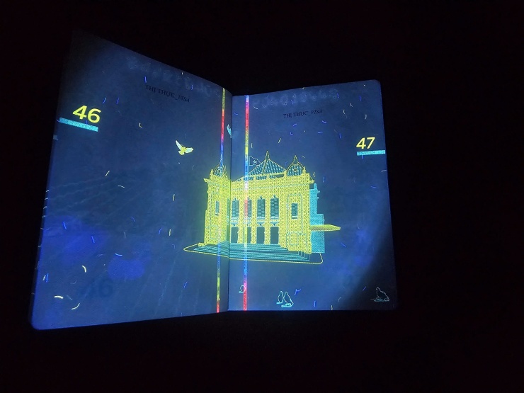 Loạt hình ảnh gây bất ngờ trên hộ chiếu Việt Nam khi soi tia UV 17 Loạt hình ảnh gây bất ngờ trên hộ chiếu Việt Nam khi soi tia UV - 16