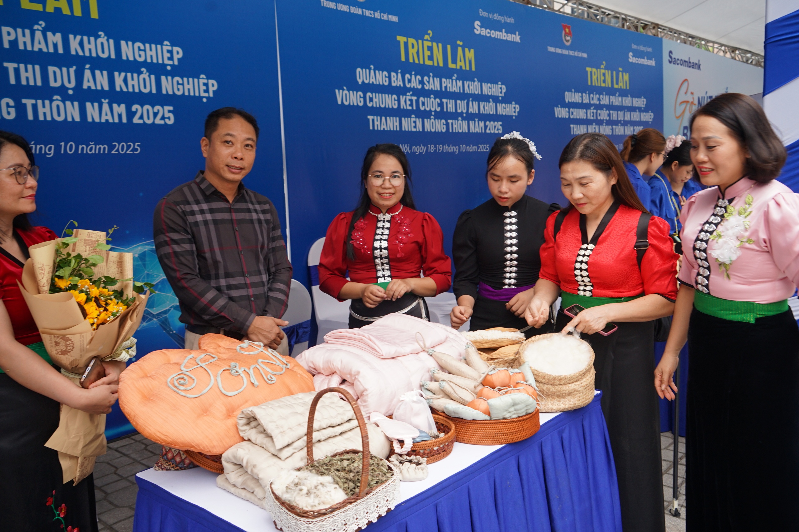 Chàng trai xuất khẩu món ăn dân dã đoạt giải nhất cuộc thi Dự án khởi nghiệp thanh niên nông thôn 2 món ăn dân dã - Ảnh 2.