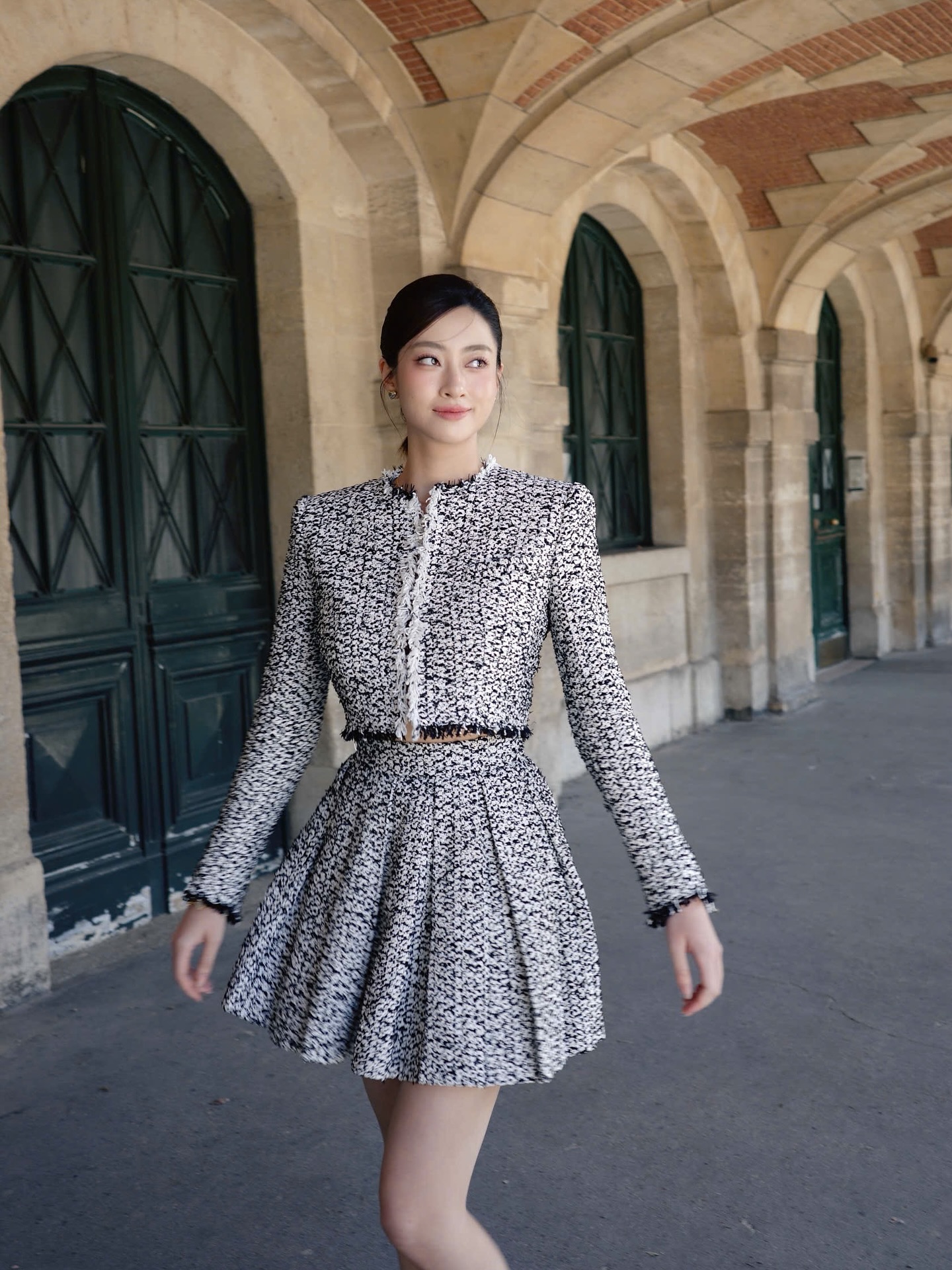 Nữ giảng viên đại học đi vi vu ở trời Âu nhưng tâm điểm là phong cách thời trang đẹp tới từng set đồ - Ảnh 9.