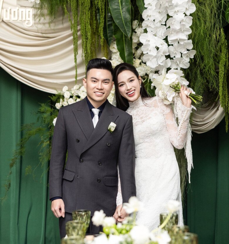 Đỗ Thị Hà - Nguyễn Viết Vương cười rạng rỡ trong lễ vu quy tại quê nhà cô dâu - Thanh Hóa.