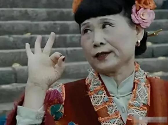 bà thầy bói rùa