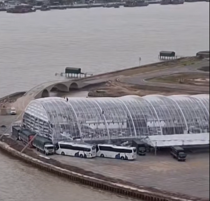 Mưa gió dữ dội làm rách rạp cưới chục tỷ của Viết Vương - Đỗ Hà, dàn xe tải được điều động gấp - Ảnh 4.