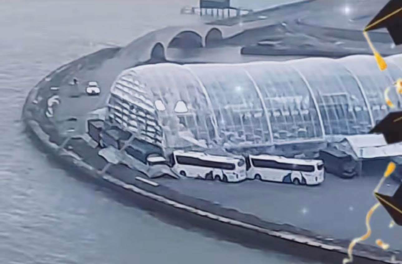 Một số xe tải lớn được đưa đến để che chắn sức gió.