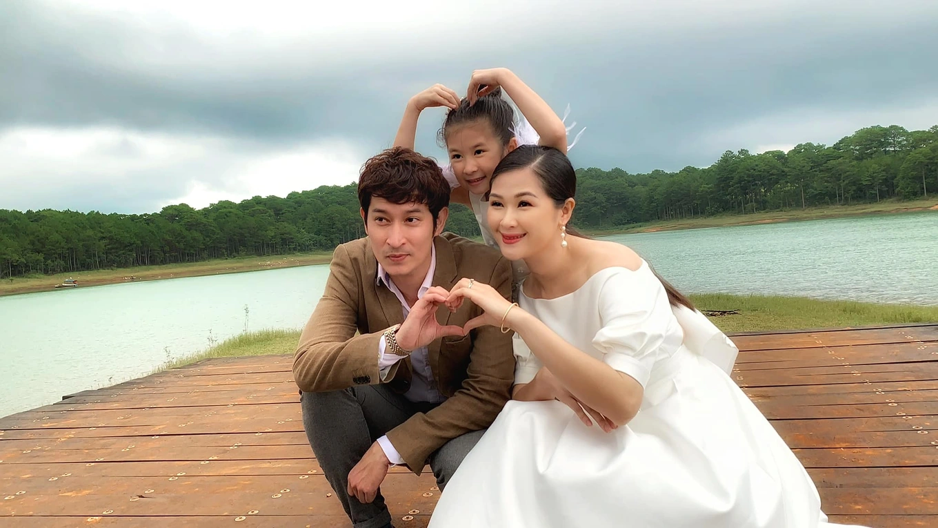 Á hậu Việt không cưới, sinh con với nam diễn viên 1 đời vợ, ở 12 năm rồi chia tay, cuộc sống ra sao? - Ảnh 2.