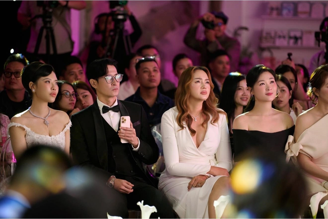 Á hậu Việt không cưới, sinh con với nam diễn viên 1 đời vợ, ở 12 năm rồi chia tay, cuộc sống ra sao? - Ảnh 3.