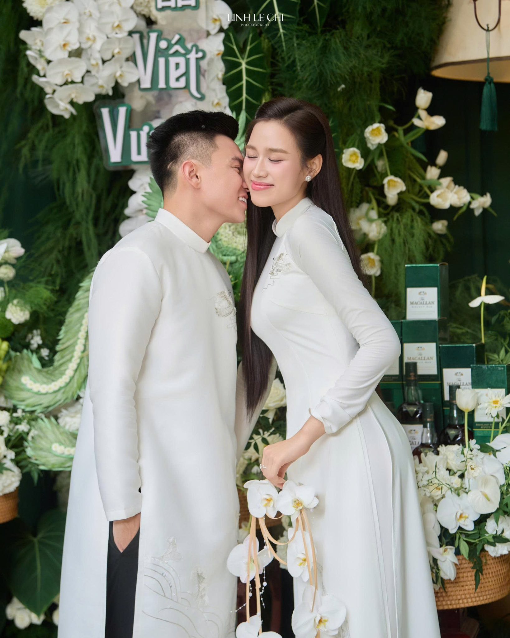 Không phải ngẫu nhiên loài hoa này phủ kín đám cưới Đỗ Hà - Viết Vương: Ẩn sau là “bí mật phong thủy” cho hôn nhân phú quý- Ảnh 3.