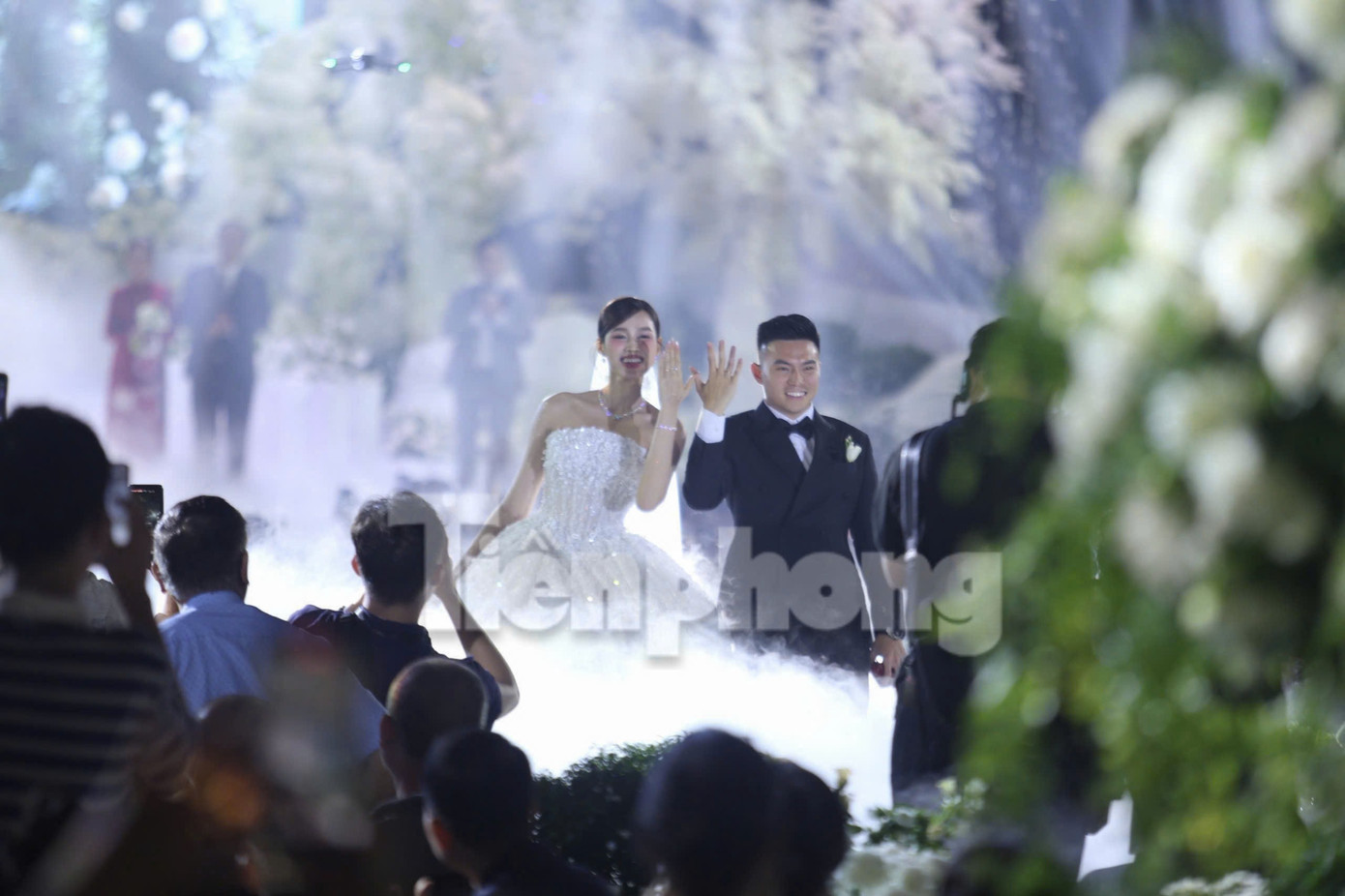 Toàn cảnh đám cưới từ 6h sáng tới đêm khuya của Hoa hậu Đỗ Thị Hà - Ảnh 7.