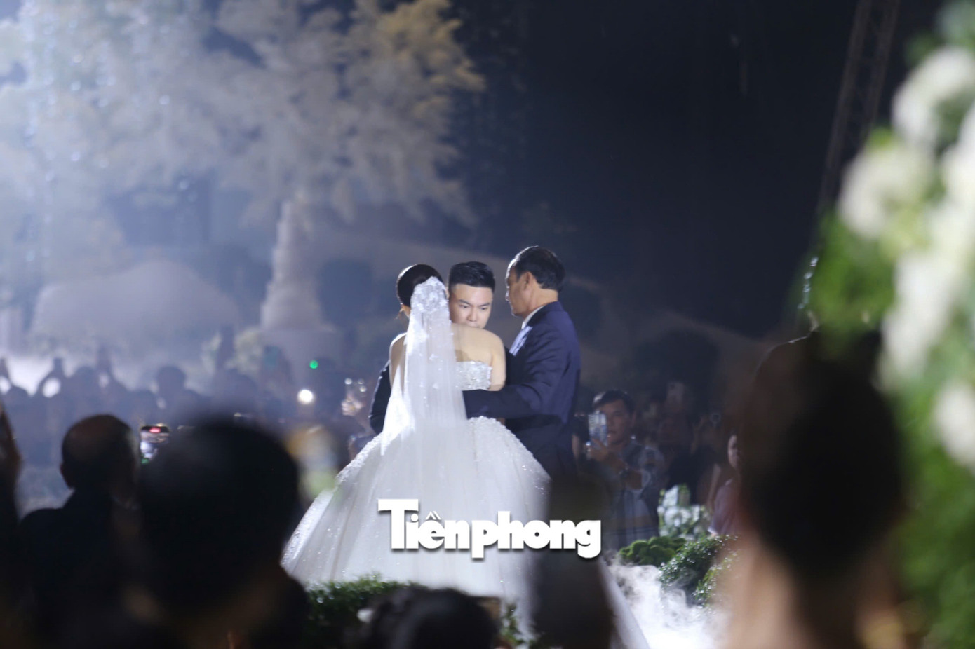 Toàn cảnh đám cưới từ 6h sáng tới đêm khuya của Hoa hậu Đỗ Thị Hà - Ảnh 11.