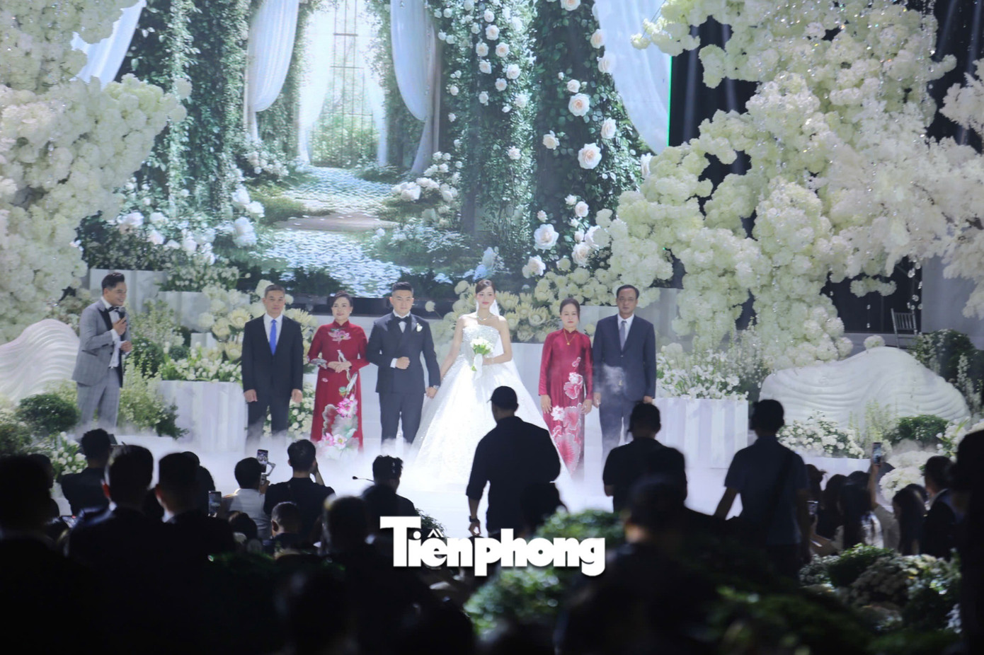 Toàn cảnh đám cưới từ 6h sáng tới đêm khuya của Hoa hậu Đỗ Thị Hà - Ảnh 12.
