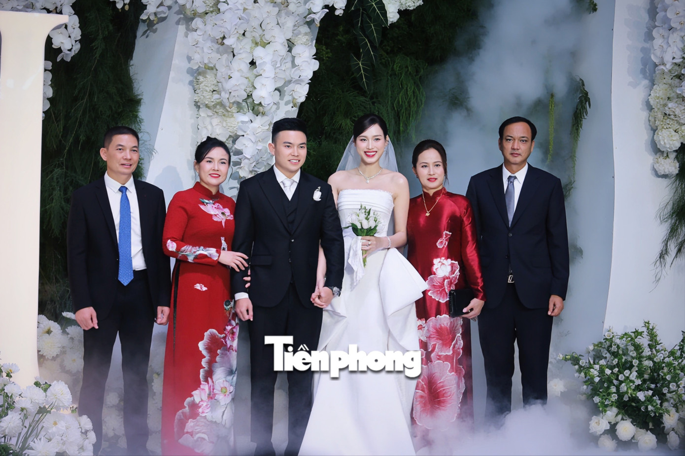 Toàn cảnh đám cưới từ 6h sáng tới đêm khuya của Hoa hậu Đỗ Thị Hà - Ảnh 14.