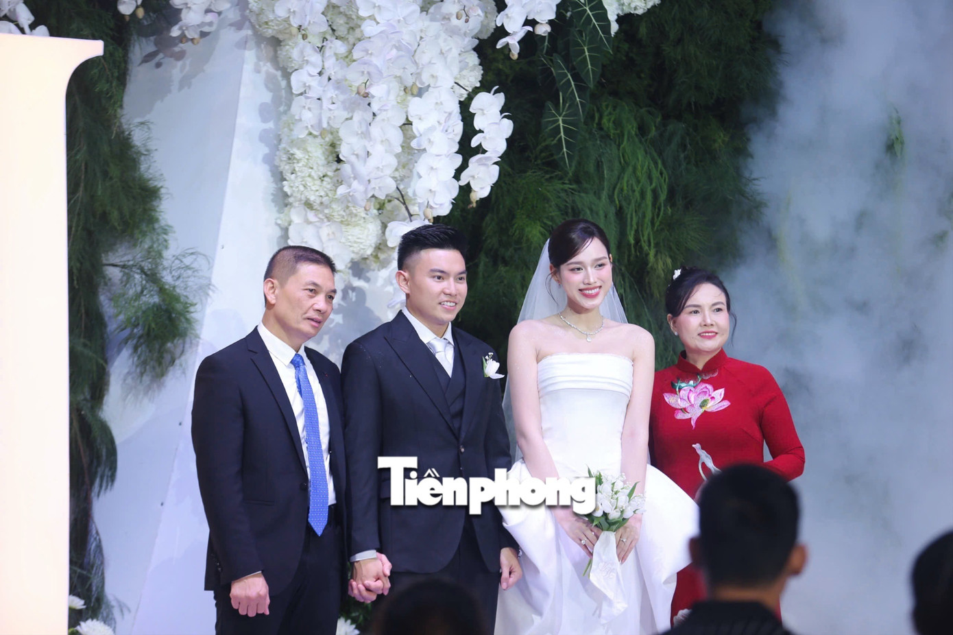 Toàn cảnh đám cưới từ 6h sáng tới đêm khuya của Hoa hậu Đỗ Thị Hà - Ảnh 15.