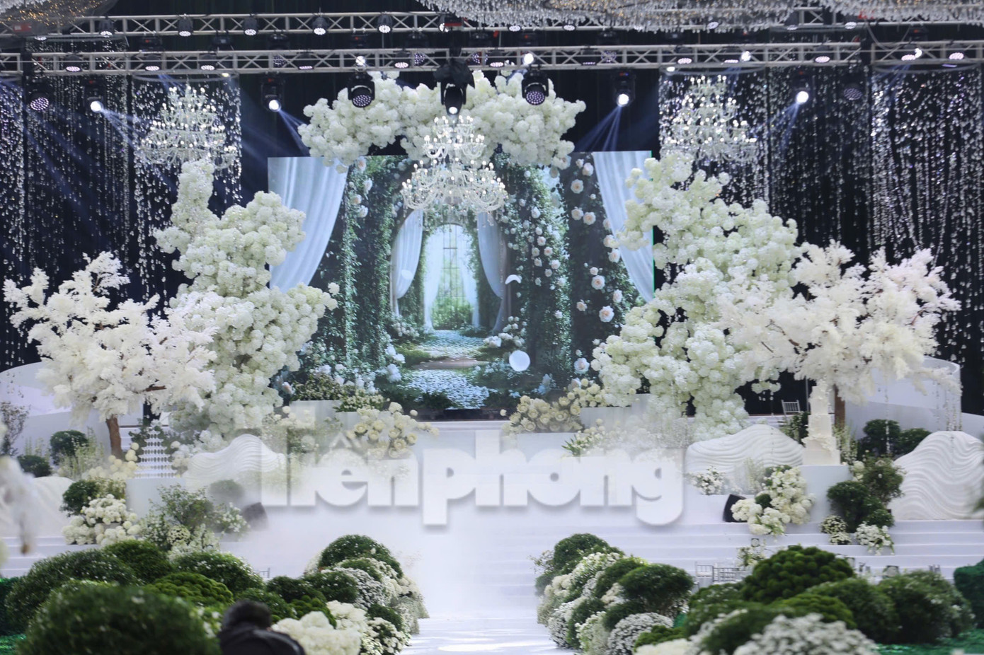 Toàn cảnh đám cưới từ 6h sáng tới đêm khuya của Hoa hậu Đỗ Thị Hà - Ảnh 31.