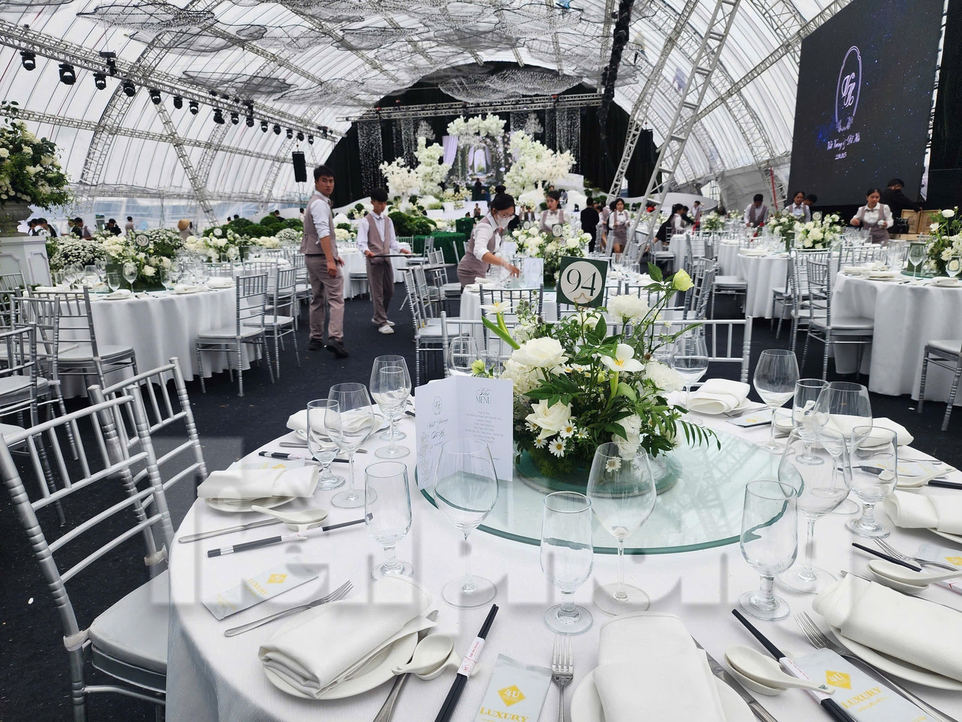 Toàn cảnh đám cưới từ 6h sáng tới đêm khuya của Hoa hậu Đỗ Thị Hà - Ảnh 33.