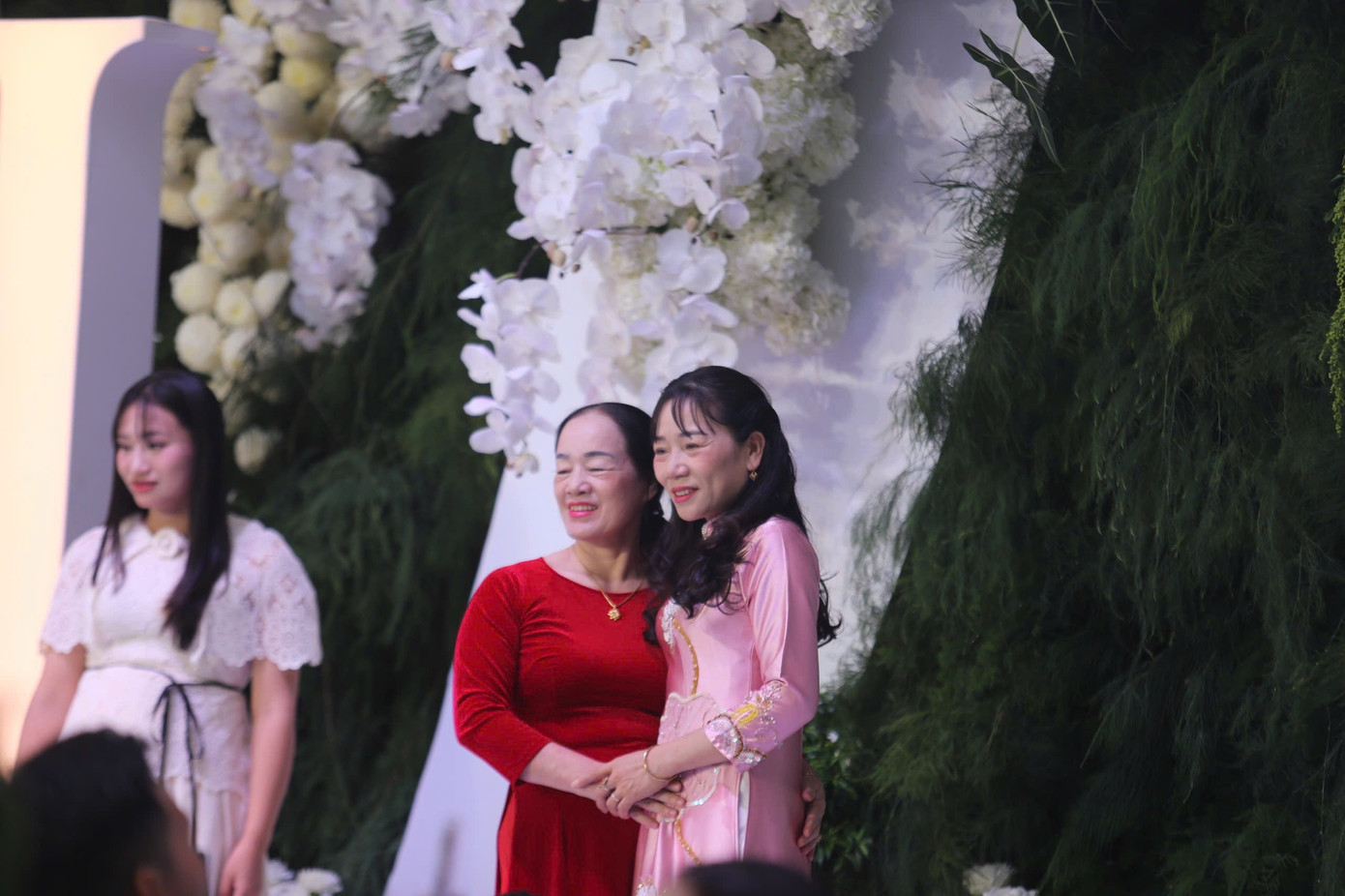 Toàn cảnh đám cưới từ 6h sáng tới đêm khuya của Hoa hậu Đỗ Thị Hà - Ảnh 35.