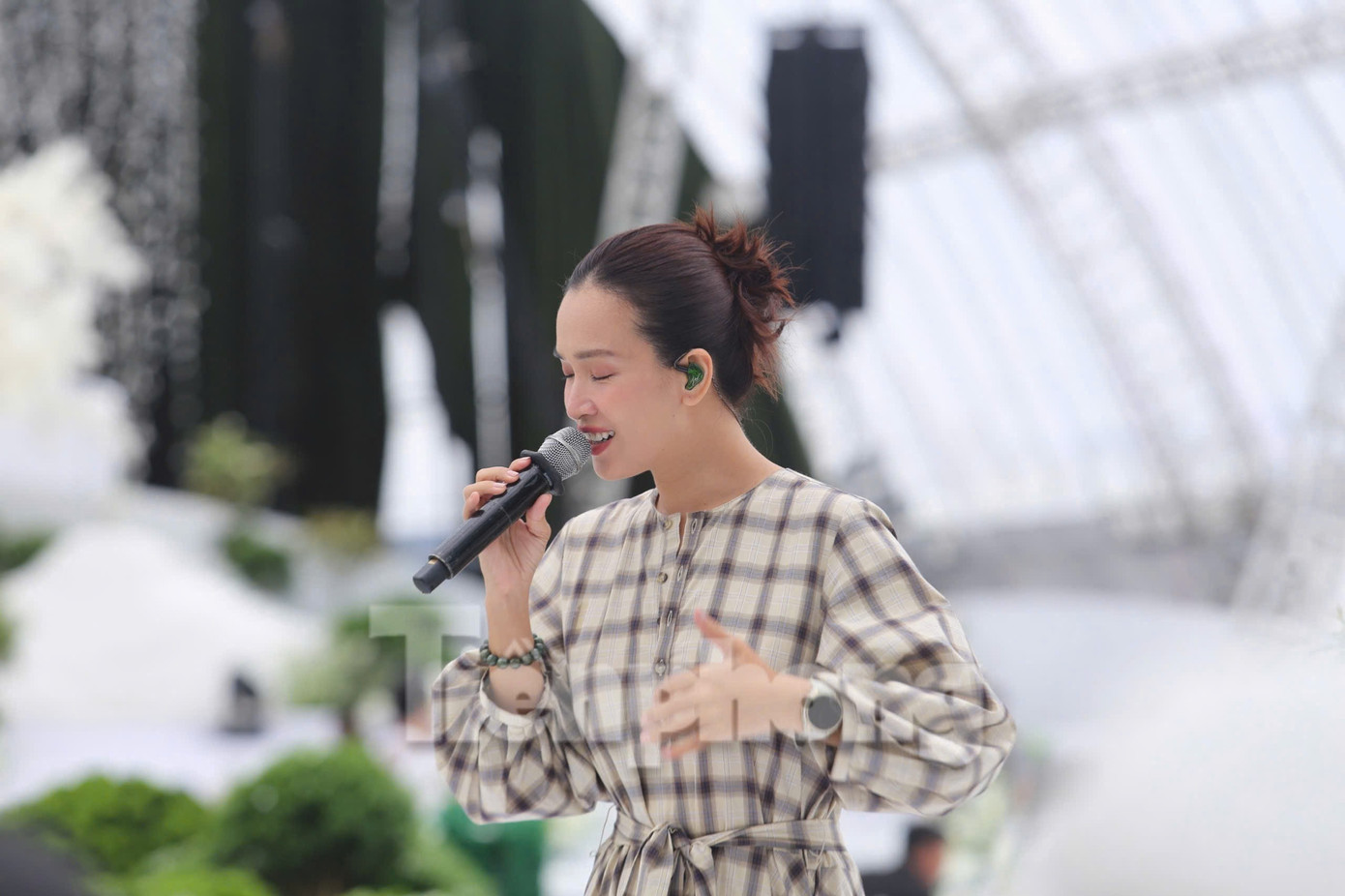 Toàn cảnh đám cưới từ 6h sáng tới đêm khuya của Hoa hậu Đỗ Thị Hà - Ảnh 37.