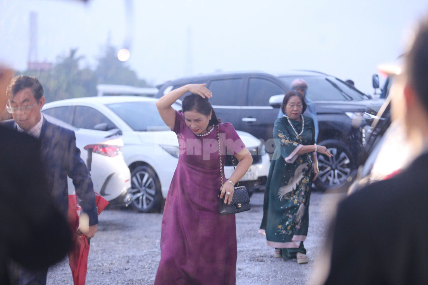 Toàn cảnh đám cưới từ 6h sáng tới đêm khuya của Hoa hậu Đỗ Thị Hà - Ảnh 38.