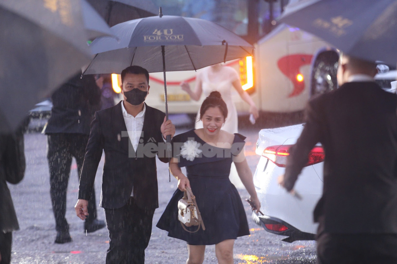 Toàn cảnh đám cưới từ 6h sáng tới đêm khuya của Hoa hậu Đỗ Thị Hà - Ảnh 39.