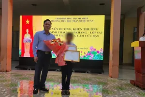 Tỉnh Đắk Lắk tặng Bằng khen cho cháu trai cứu bạn thoát chết vụ sát hại 4 người