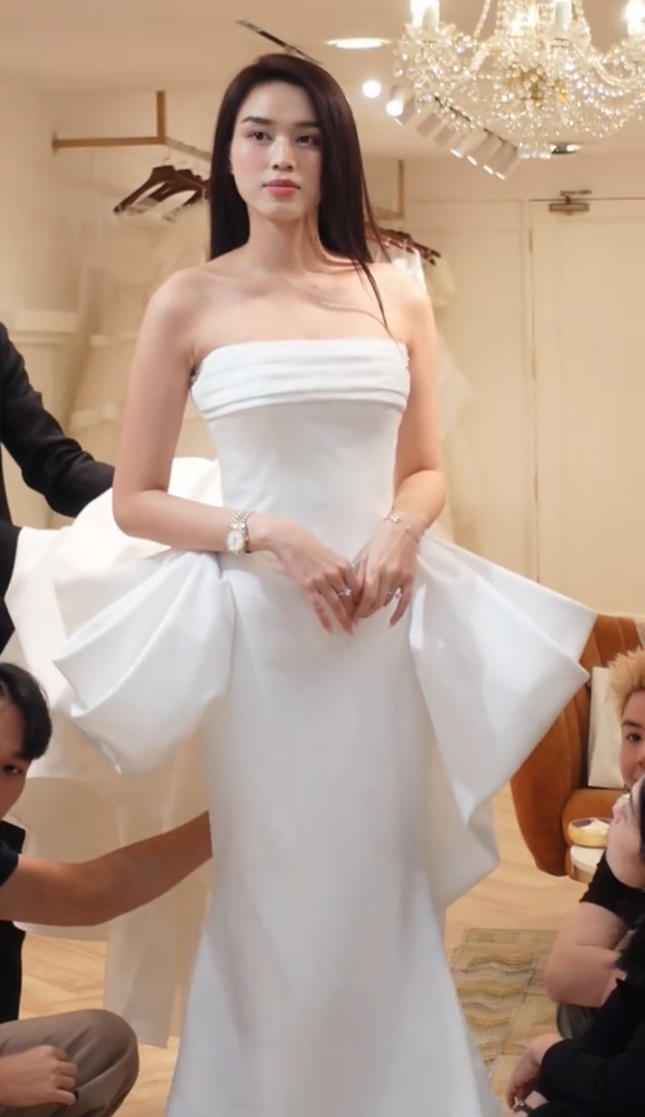 Đỗ Hà để mặt mộc, tay đeo Rolex và kim cương sang chảnh- Ảnh 2.