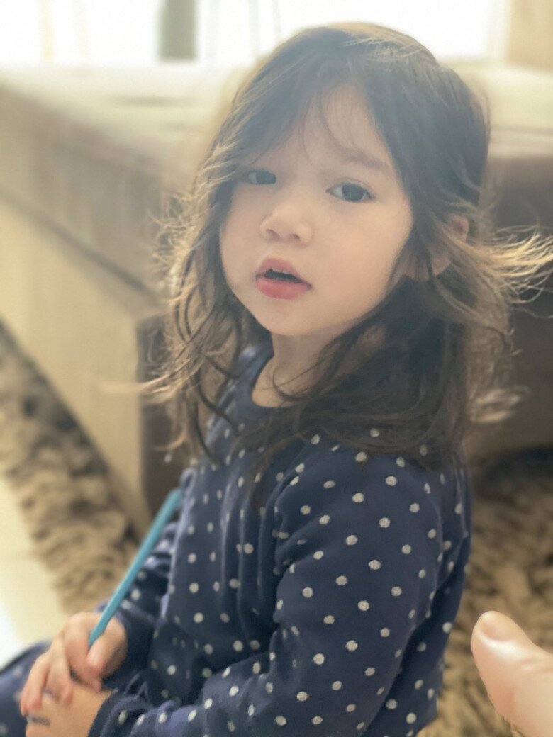 Mỗi bức ảnh của cô bé đều nhận về cơn mưa lời khen.