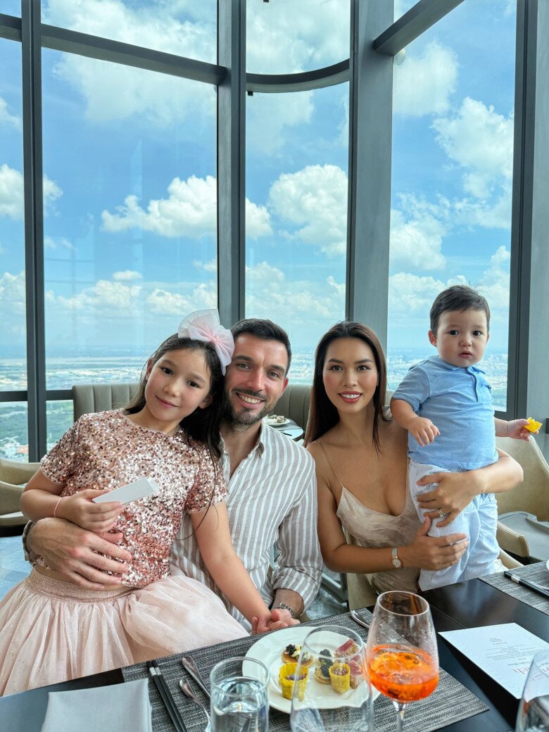 Vợ chồng Hà Anh viên mãn khi có đủ nếp, đủ tẻ.