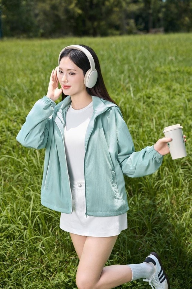 Tự do thể hiện cá tính riêng qua trang phục unisex- Ảnh 7. Tự do thể hiện cá tính riêng qua trang phục unisex- Ảnh 7.