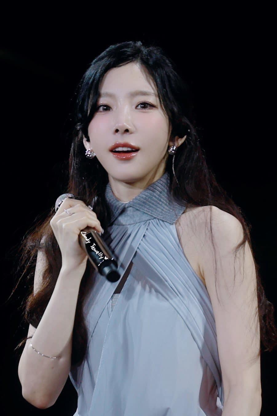 Vụ nam ca sĩ J bị "sờ gáy" vì hát ca khúc phản cảm: Xuất hiện đòn trừng phạt đầu tiên! - Ảnh 2.