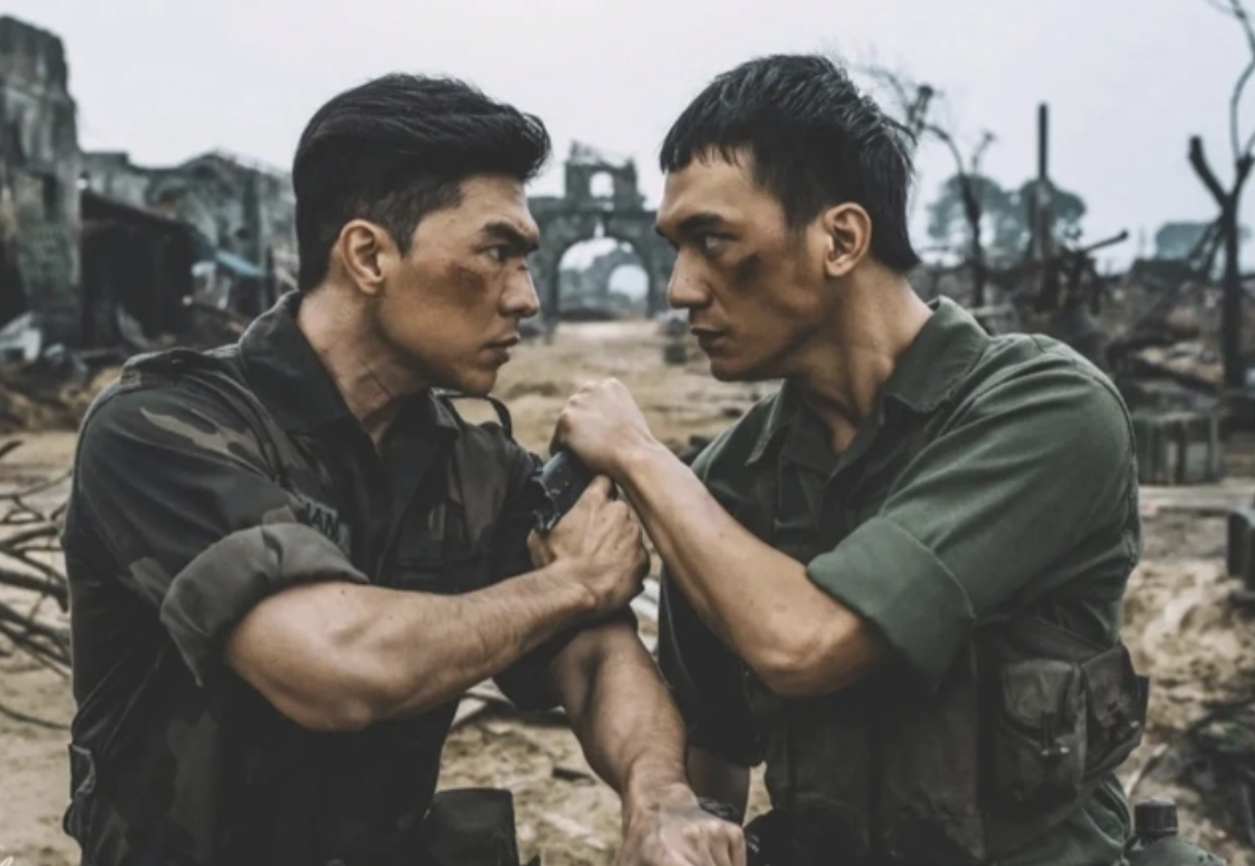 Lý do khiến nhà sản xuất 'Mưa đỏ' lên tiếng cảnh báo- Ảnh 2. Lý do khiến nhà sản xuất 'Mưa đỏ' lên tiếng cảnh báo- Ảnh 2.