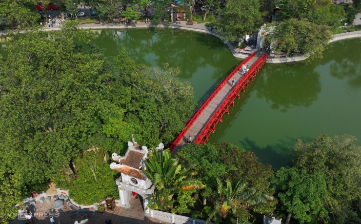 Sắc thu nhuộm khắp phố phường Hà Nội 3 Sắc thu nhuộm khắp phố phường Hà Nội - 2