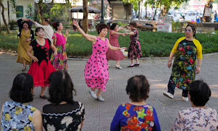 Sắc thu nhuộm khắp phố phường Hà Nội 7 Sắc thu nhuộm khắp phố phường Hà Nội - 6