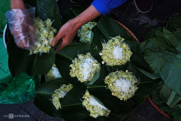 Sắc thu nhuộm khắp phố phường Hà Nội 10 Sắc thu nhuộm khắp phố phường Hà Nội - 9